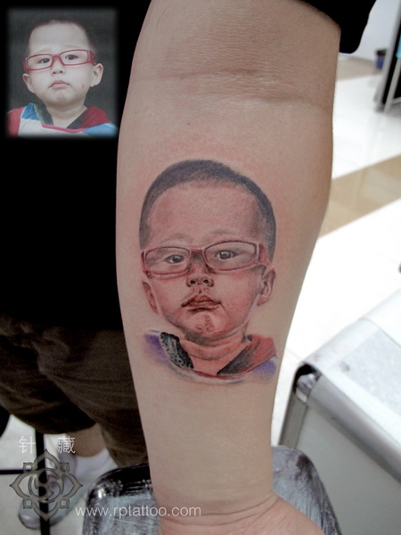 上海纹身店针藏刺青作品：照片定制人物肖像纹身