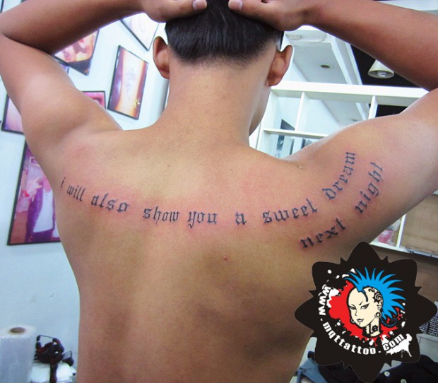 杭州墨青堂纹身店作品：背部英文字母个性纹身