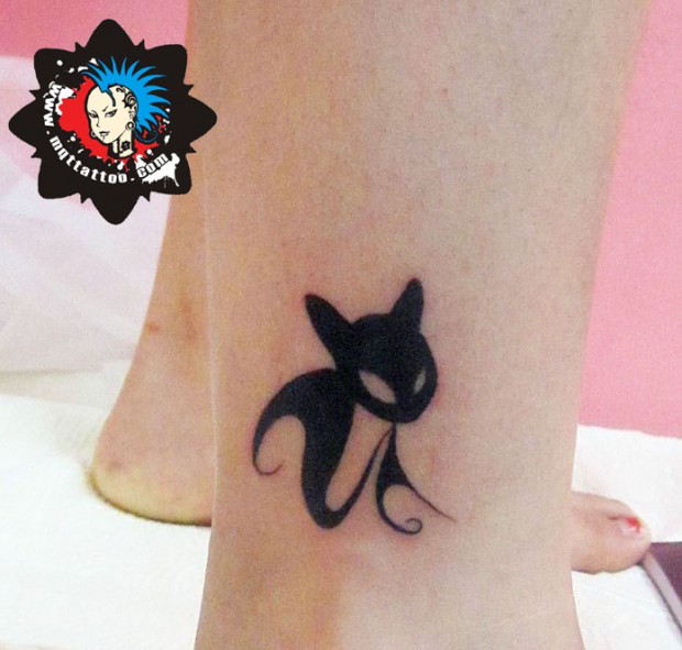 杭州墨青堂纹身店作品：腿部卡通小猫纹身