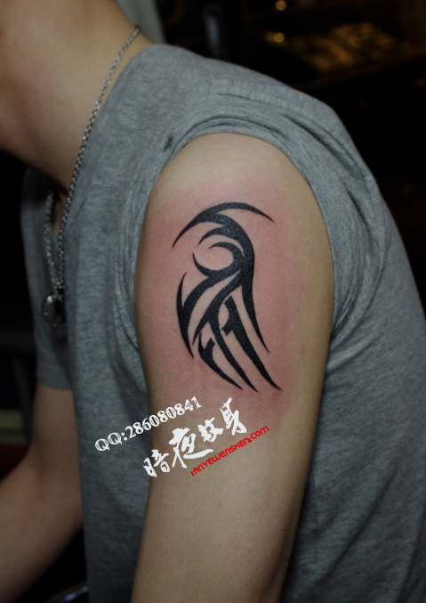 上海纹身店暗香纹身作品：手臂图腾纹身