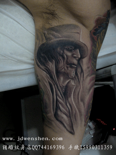 杭州精雕纹身店作品：男人手臂个性人物纹身图案