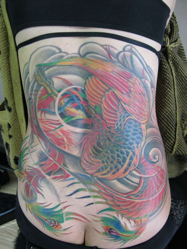 天津纹画轩纹身店纹身作品：满背孔雀纹身图案